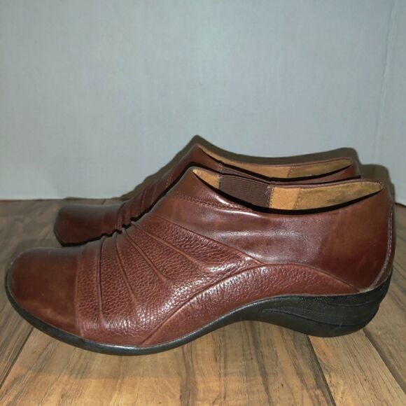 Hush Puppies Womens Brown Wedge Slip On Shoes Clogs Size: 9.5M. - Picture 9 of 9